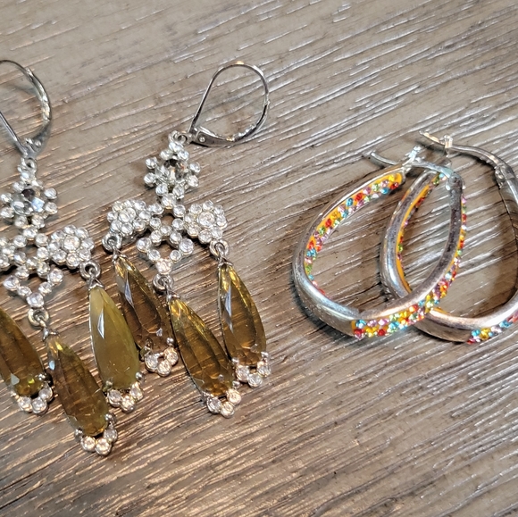 Vintage to Now Earrings Lot in Black Velvet Box 19 Pairs Costume Jewelry Bundle - Picture 10 of 15